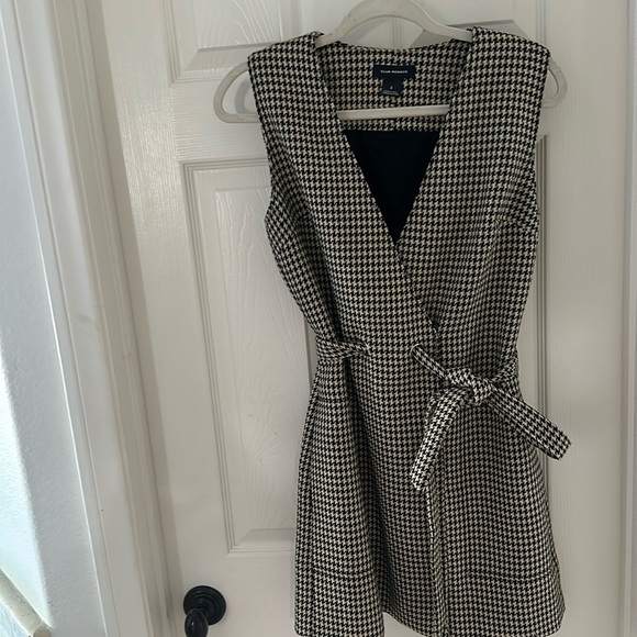 Club Monaco - Picture 1 of 3